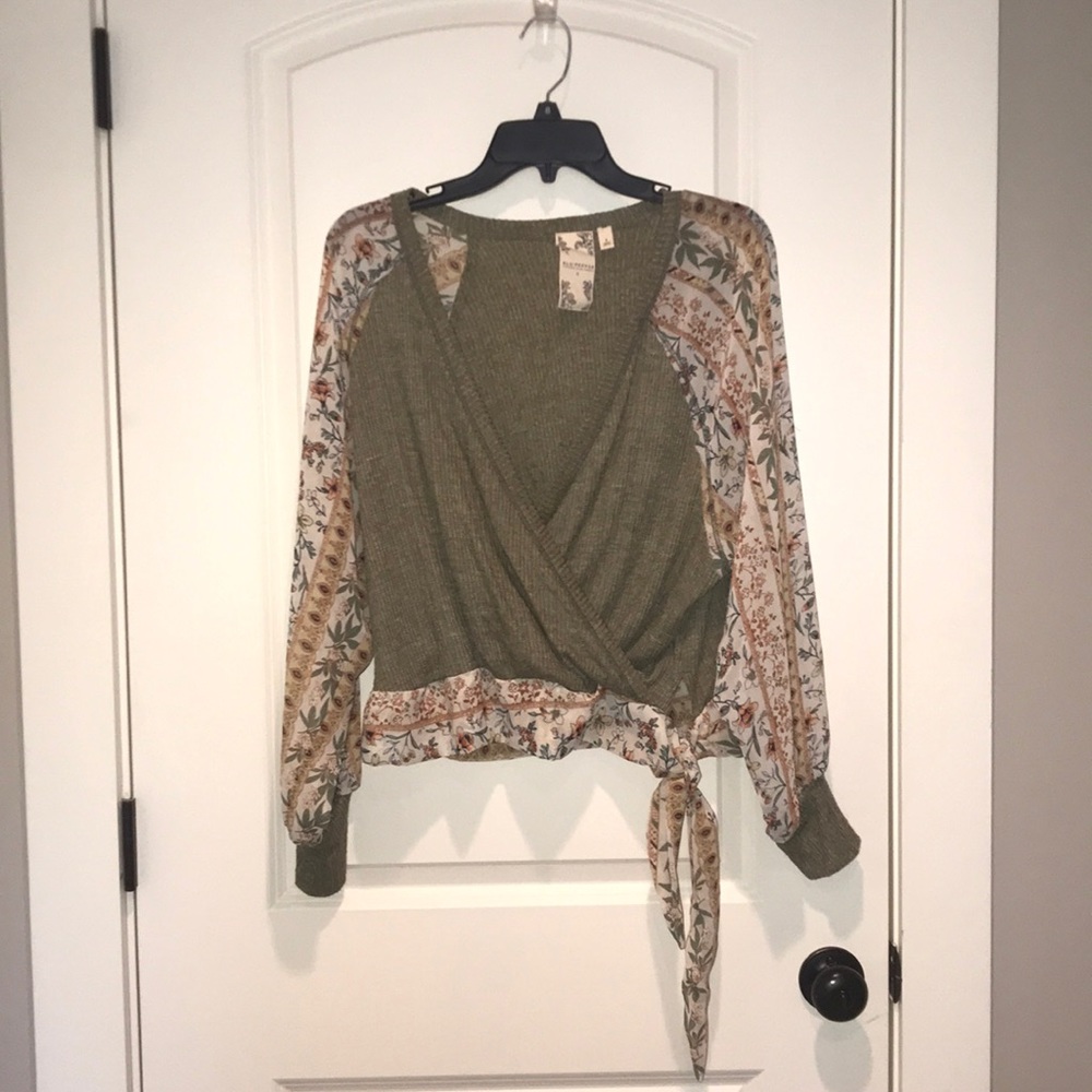 Green blouse with see through flower sleeves